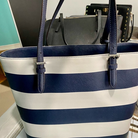 Michael Kors Bag - Picture 2 of 8